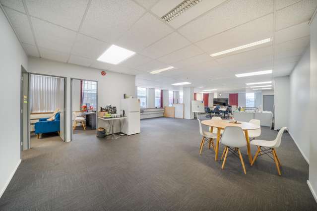 8/92 Queens Drive Hutt Central_4