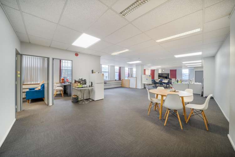 8/92 Queens Drive Hutt Central_4