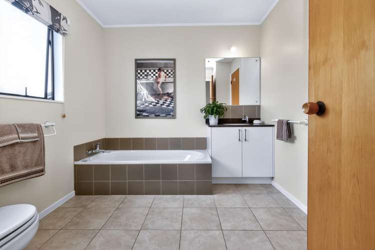 14 Channing Crescent Botany Downs_17