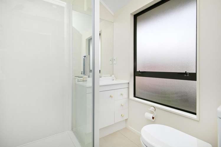 10 Earlston Grove Avalon_14