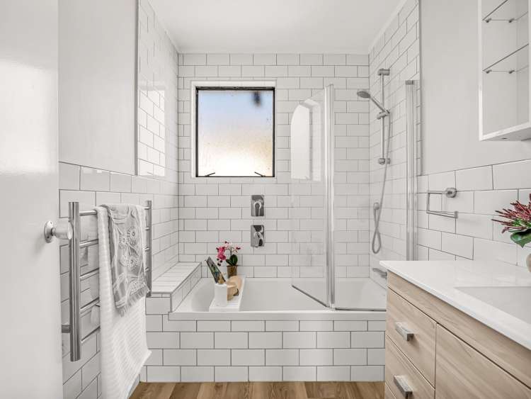 7 Panzic Place Glen Eden_14