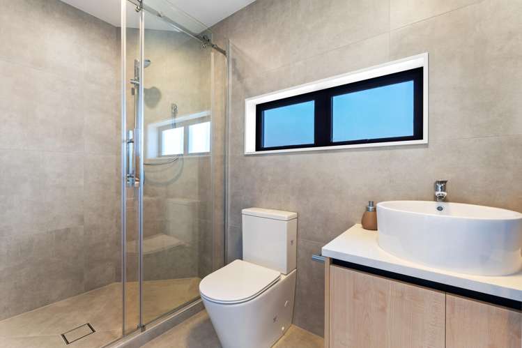 8C Rowan Terrace Te Atatu South_11