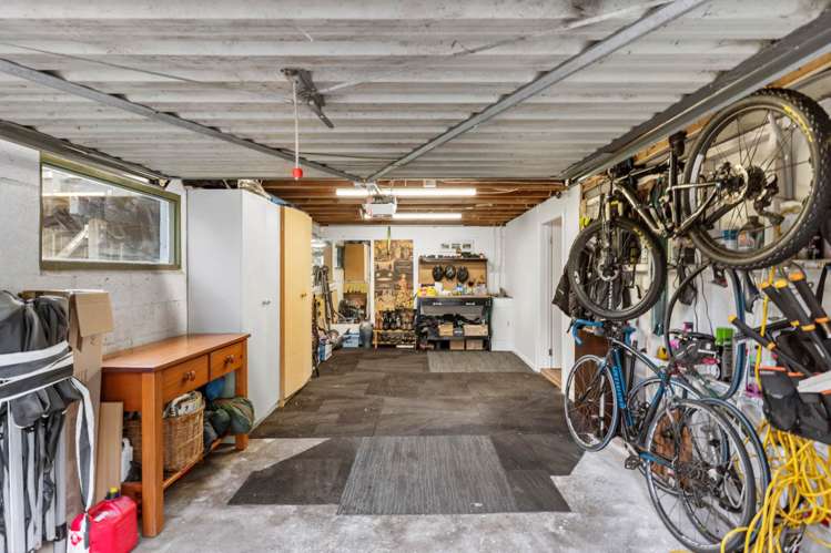 1 Rimutaka Place Titirangi_16