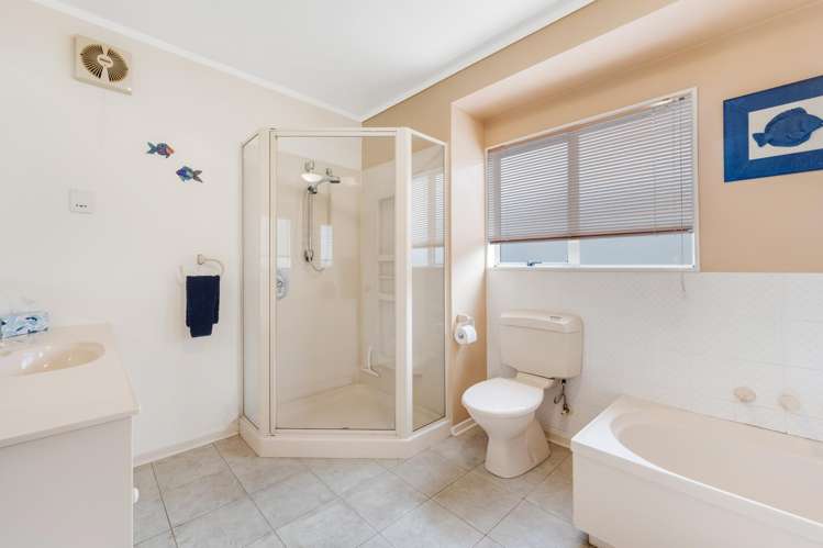 18 Gibson Place Mellons Bay_24