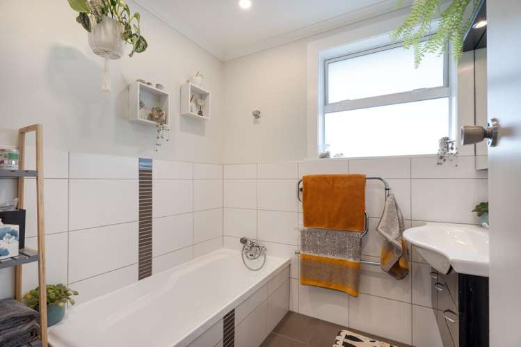 63 California Drive Totara Park_17