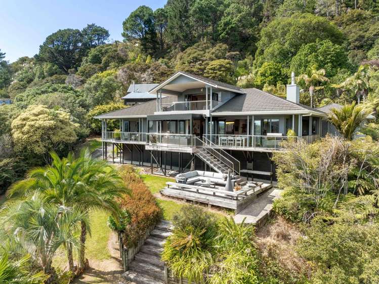 1200 Hikuai Settlement Road_0
