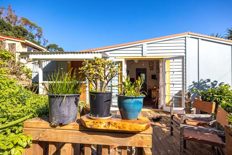 Fifty families inspected this home on Twin Parks Rise, in Papakura, Auckland. It ended up selling under the hammer for <img.25m - <img00,000 above CV. Photo / Supplied