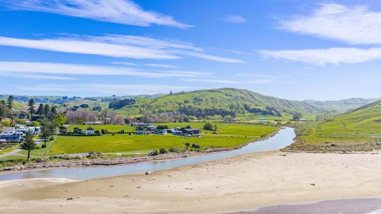 50 Punawaitai Road Pourerere Beach_16