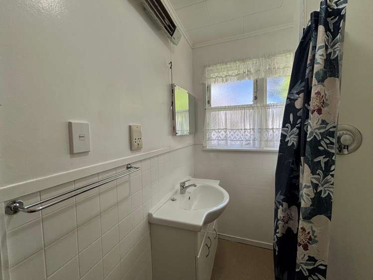 14 Katene Street West End_11