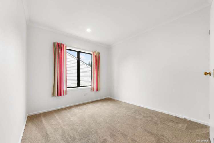 82/1 Ambrico Place New Lynn_9