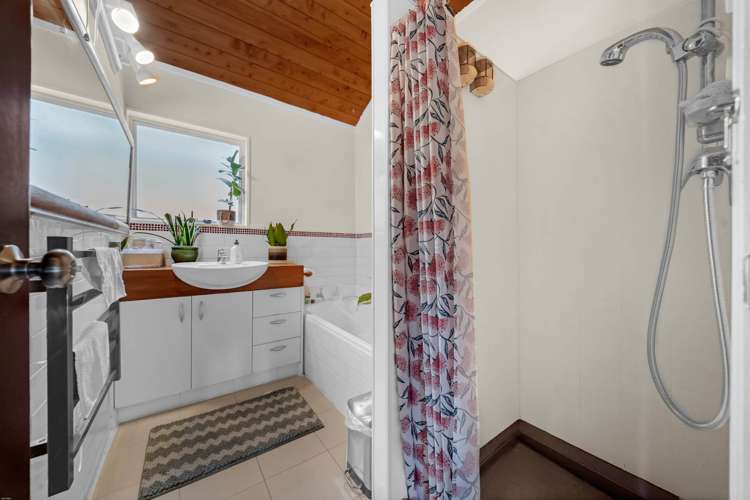 1/11 De Val Drive Titirangi_13