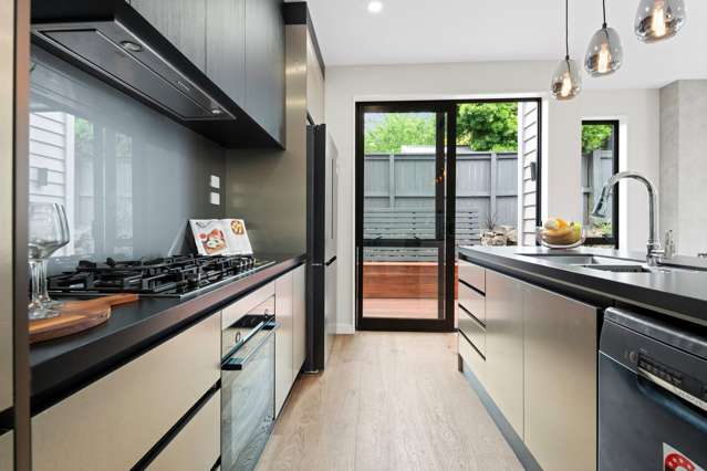 3/56 Ellerton Road Mount Eden_4