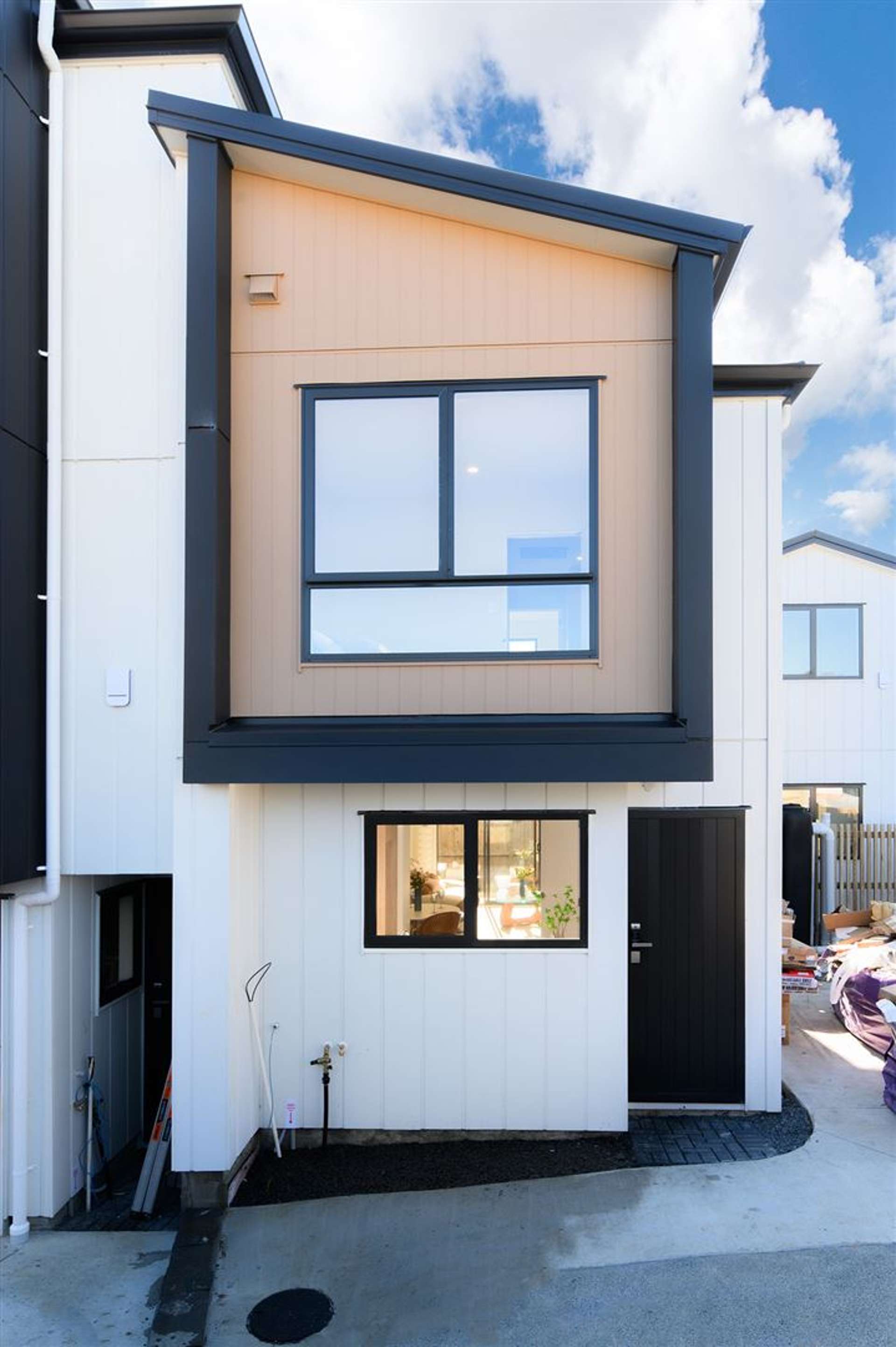 2/11 Scanlen Terrace Kelston_0