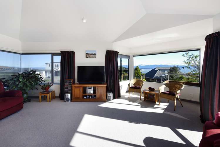 327 Princes Drive Britannia Heights_7