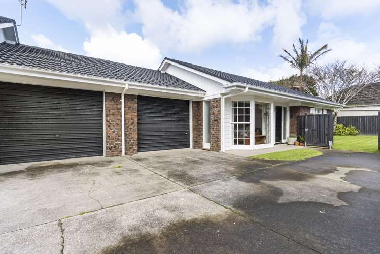 2/4 Jern Place Eastern Beach_7