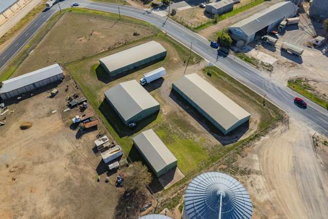 98 Queen Street (STORAGE SHEDS) Junee_3