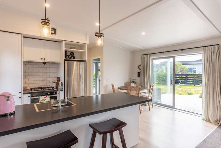 6 Olliver Grove Waikanae Beach_21