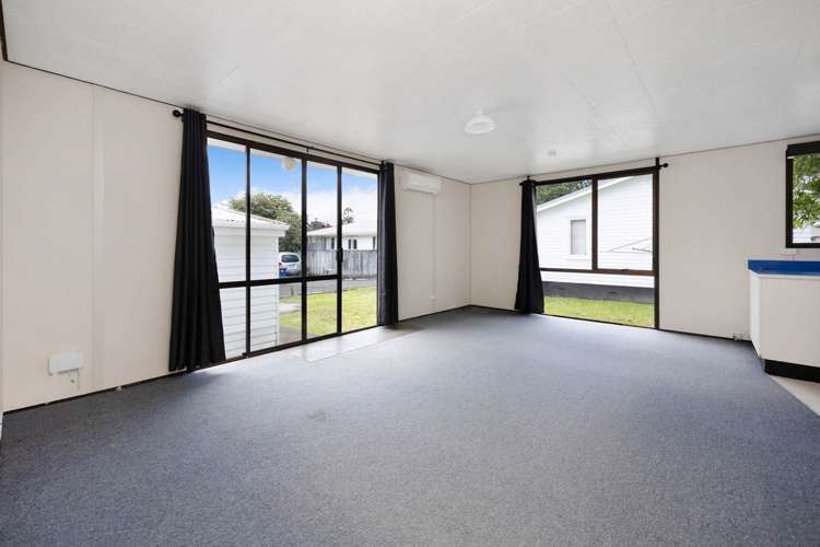 1/67 Cobham Crescent Kelston_3