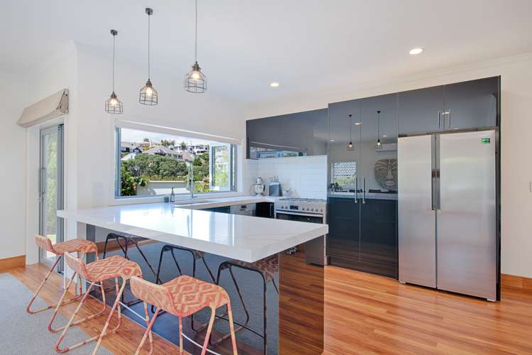 16 Commodore Parry Road Castor Bay_4