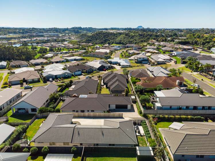 24 Benmore Crescent Pyes Pa_20