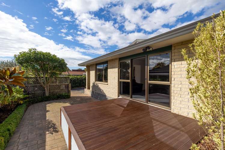 2/63 Neale Avenue Stoke_6