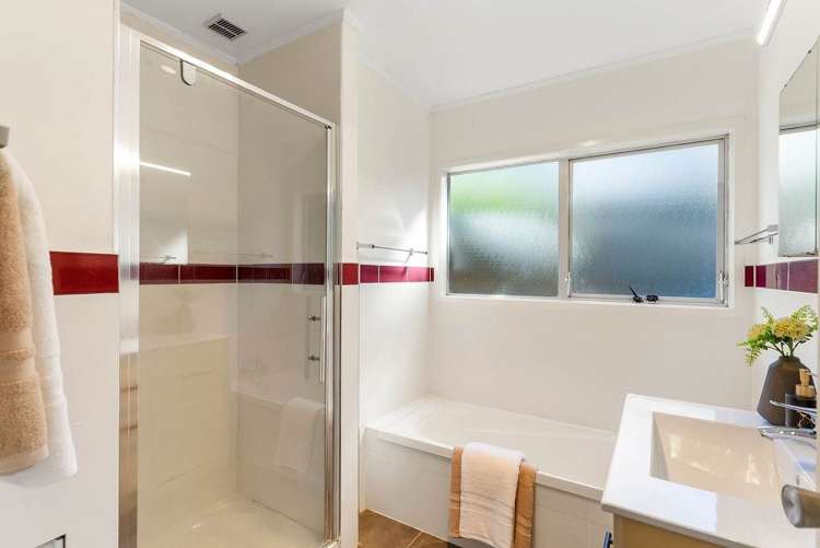 73A Ayton Drive Totara Vale_17