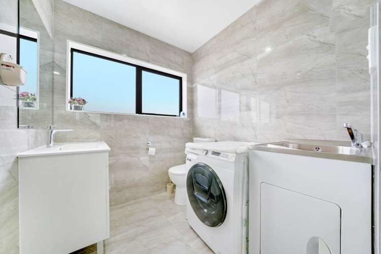 15b Crown Crescent Otara_11