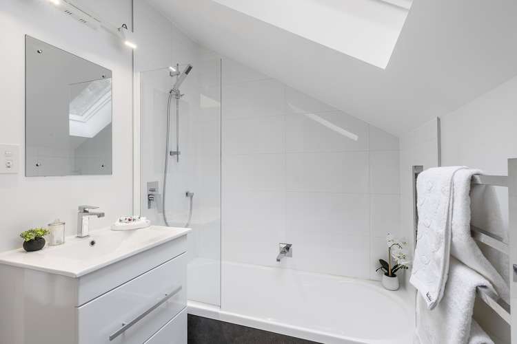 5 Countess Close Maupuia_11