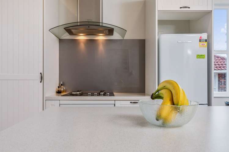 137 Vodanovich Road Te Atatu South_9