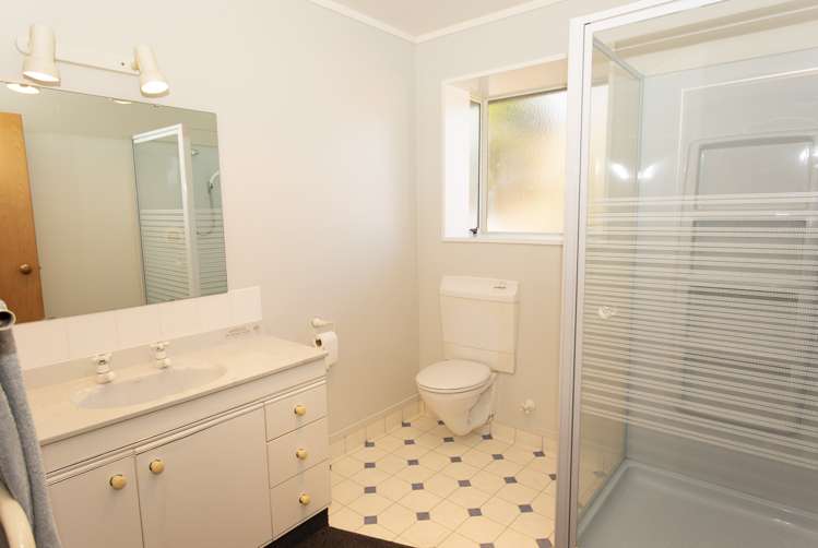 98 Pages Road Allenton_11