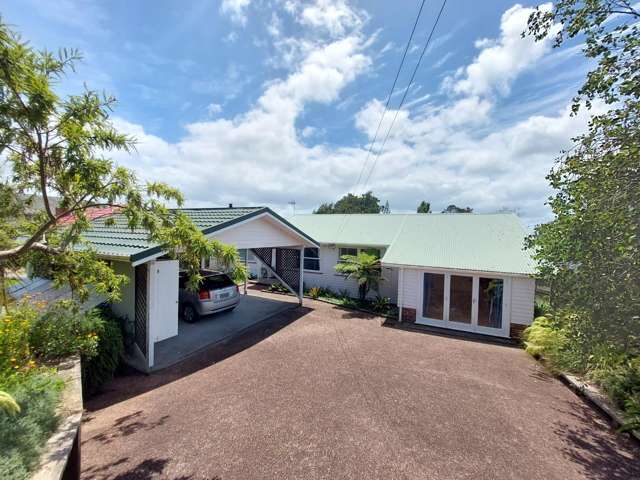 Charming Family Haven in the Heart of Blockhouse Bay