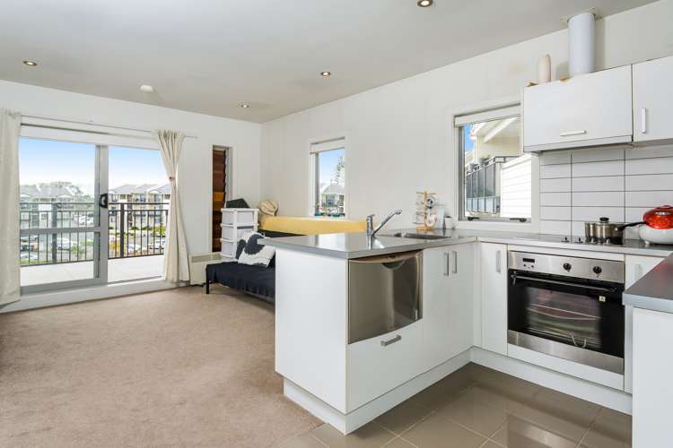 E10/71 Spencer Road Oteha_6