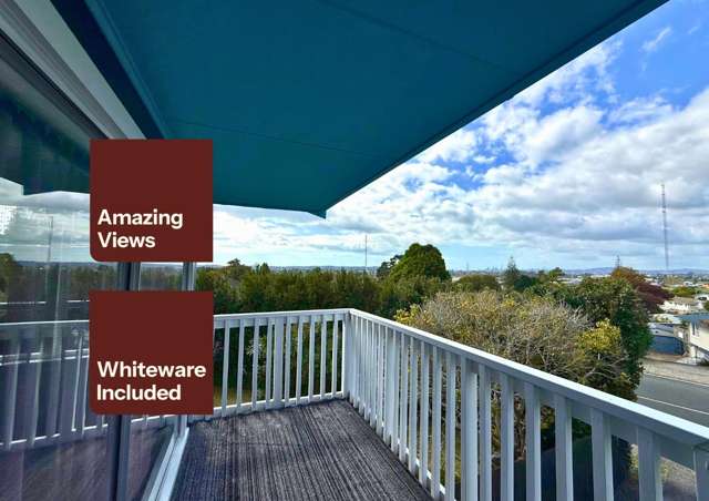 Sky Tower Views & Westgate Convenience – 3-Bedroom Massey Gem