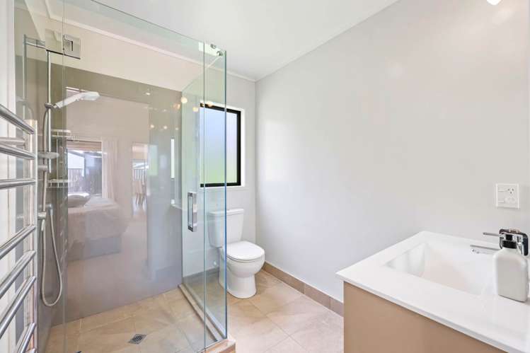 18 Janome Place Bucklands Beach_21