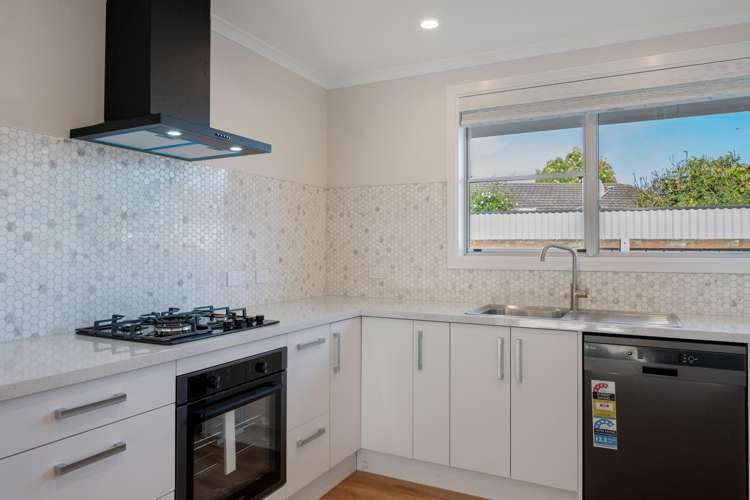 19 Newbourne Crescent Redwoodtown_2