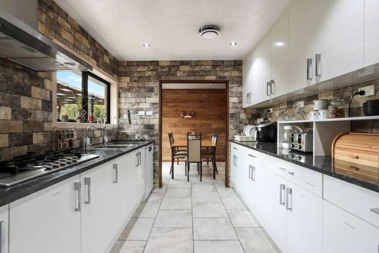 8 Papatahi Place Henderson_2