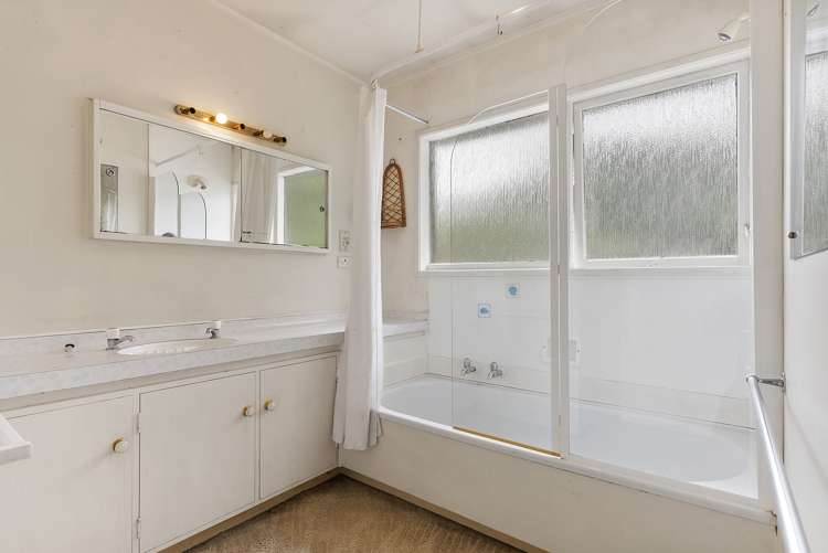 35 Meadway Sunnyhills_20