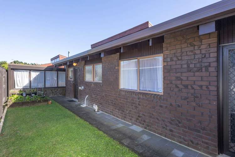 2/135 Parrs Cross Road Glen Eden_12