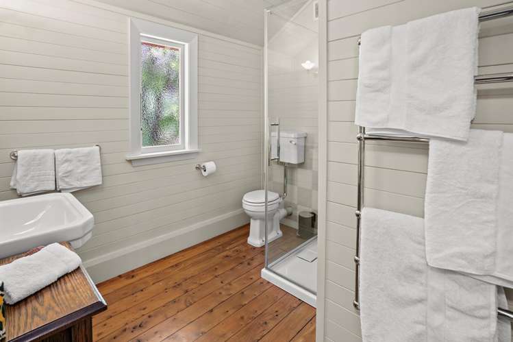 697 Leader Road East Parnassus_24