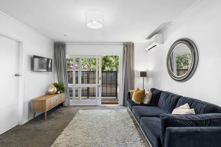 2/69a Landscape Road Mount Eden_7