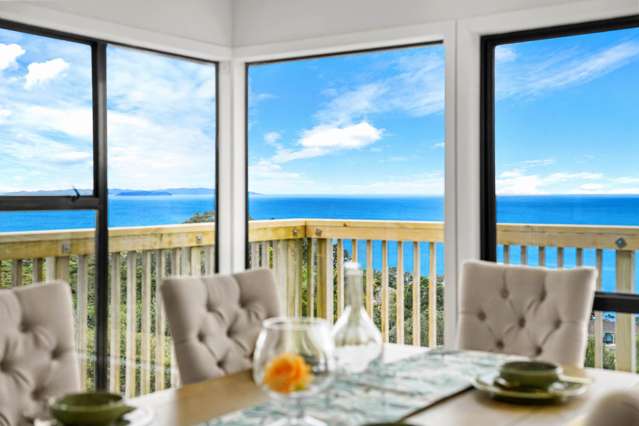 Big Sea Views, Big Family Living!