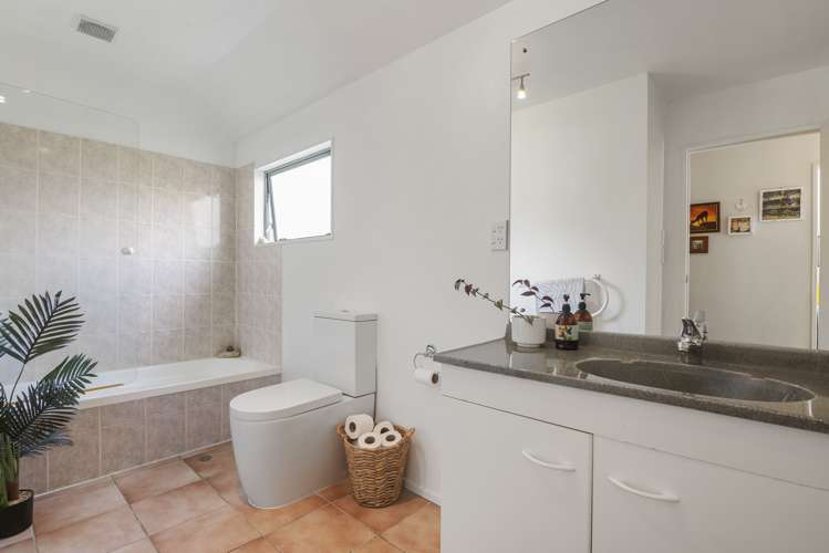 2/12 Patons Road Howick_17