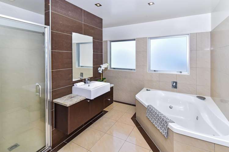 16 Stranraer Crescent Wattle Downs_17