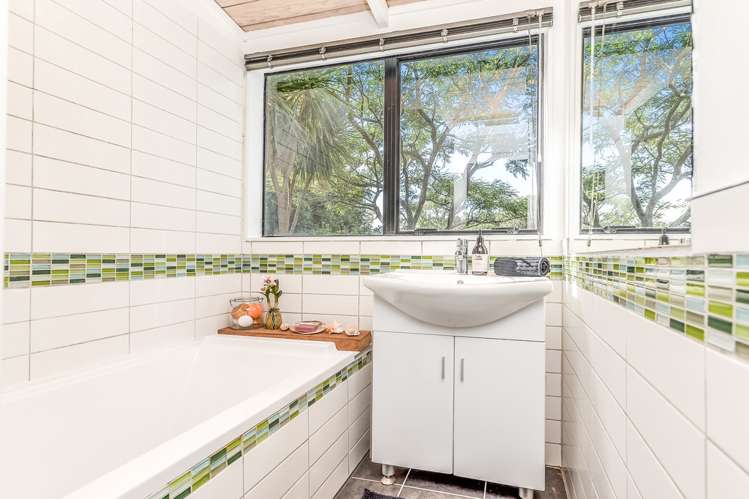 23 Tanglewood Place Cockle Bay_13