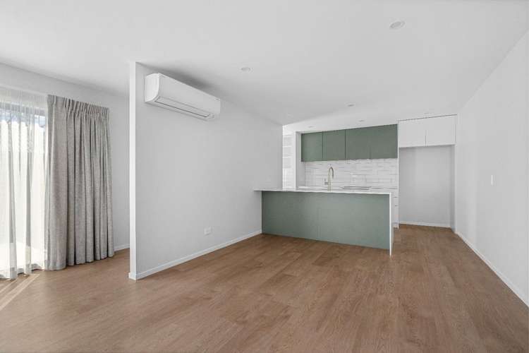 79 South Road 10754_4