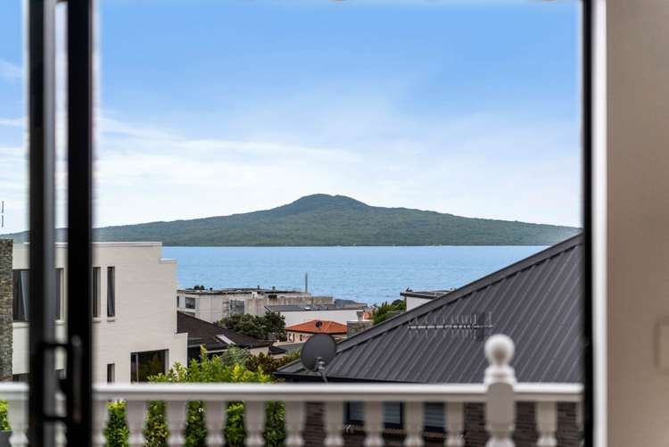 2/8a Brookfield Street_0