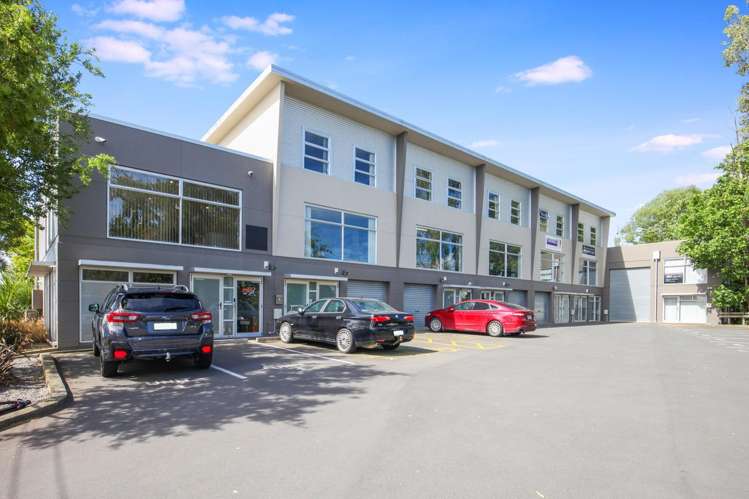 2/6 Raycroft Street Waltham_12