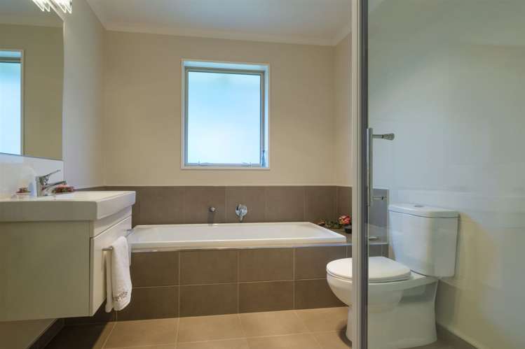 12 Ernest Place Brightwater_9