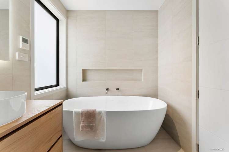 13a Queensway Three Kings_23