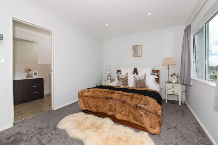 85 Bordeaux Parade Te Atatu South_14